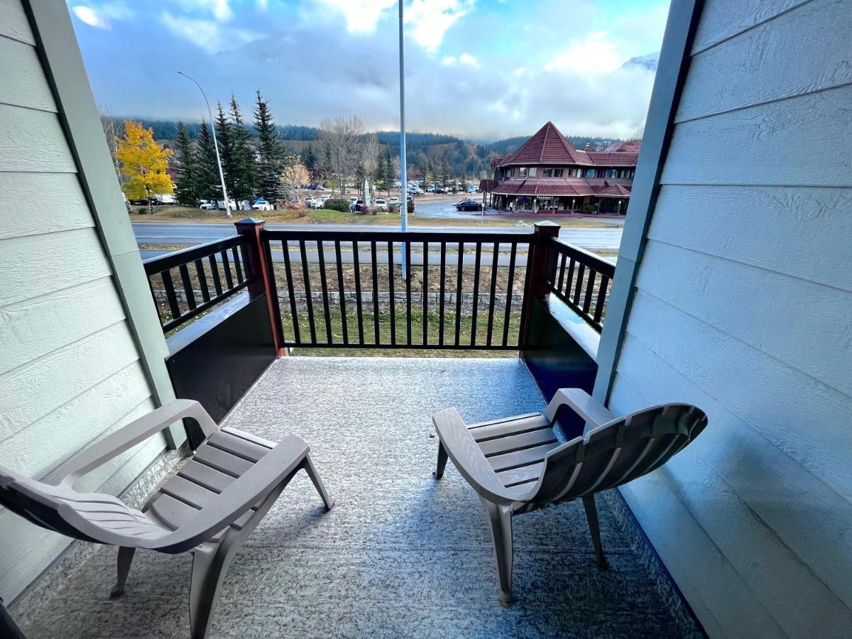 קאנמור Canadian Rockies Chalets מראה חיצוני תמונה