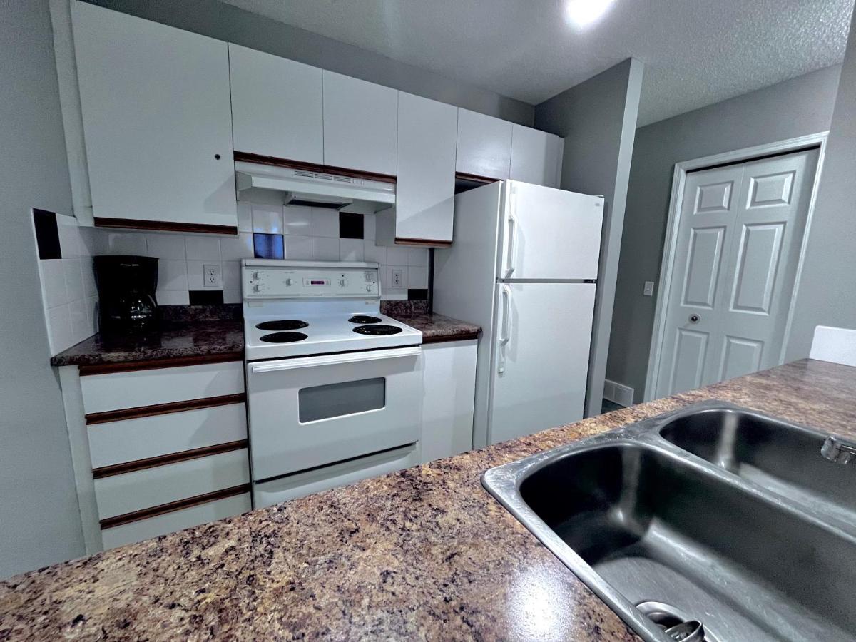 קאנמור Canadian Rockies Chalets מראה חיצוני תמונה